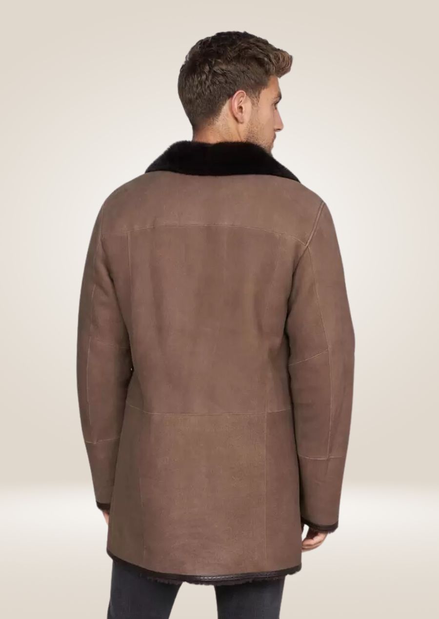 Manteau en peau de mouton retournée marron avec bordure en fausse fourrure